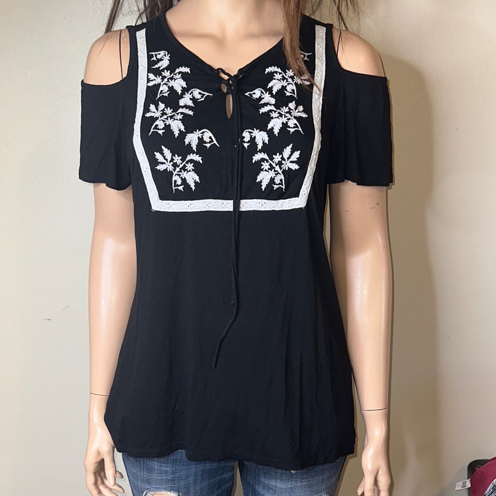 Lane Bryant Sz 18/20 Black Cold Shoulder Top with White Embroidery